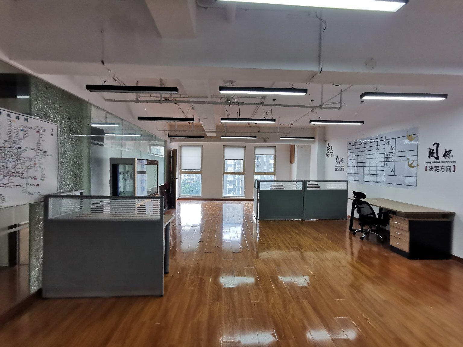 万达广场，117平OFFICE，精装修，十三号线直达