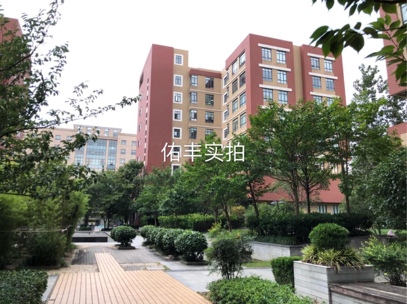 上海西郊商务区写字楼出售一梯一户型三面采光，园区绿化率65%,看房随时！