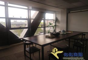 上海西郊商务区旁  精装修630平带家具 三面采光 欢迎致电咨询