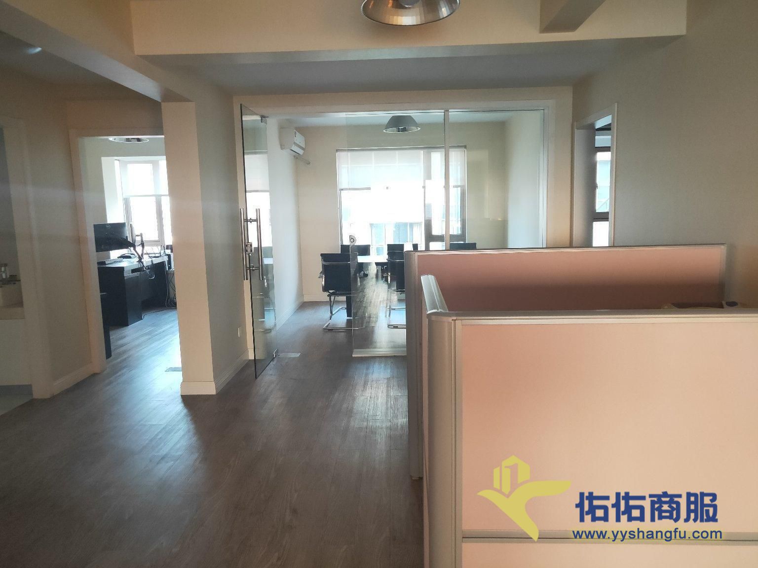 西上海中环边上，170平商住办公楼，可商住接待，办公行业无限制。