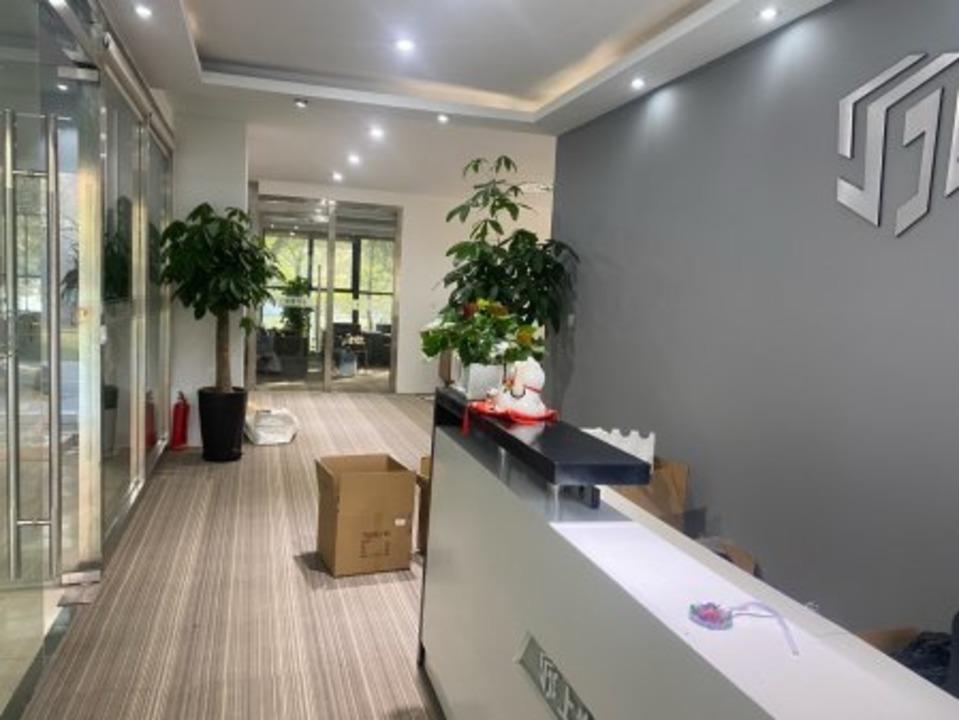 慧创国际，215平OFFICE，精装修全配家具，十三号线直达