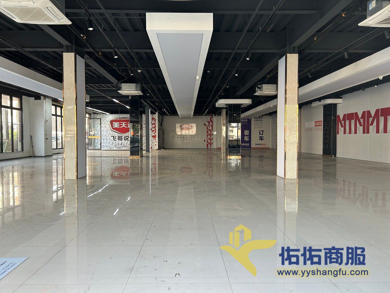 上海地铁口沿马路商铺 可注册 层高4米适合各类展厅