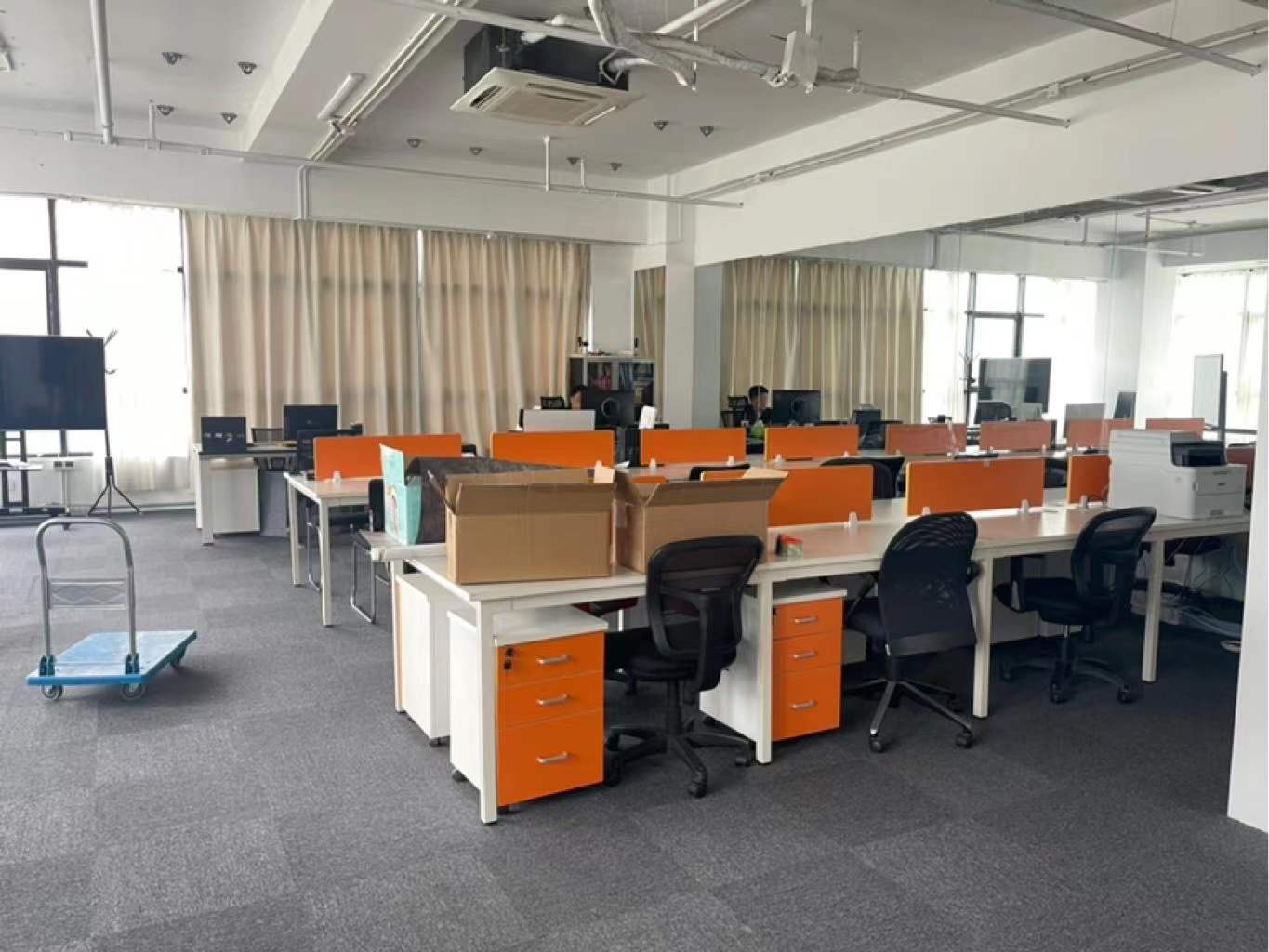 江桥慧创国际区160平精装带家具工位30人办公直播电商等看房随时